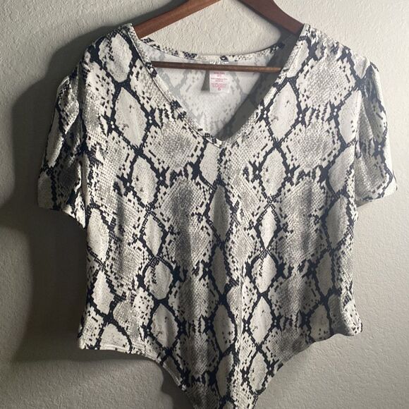 NWT Animal Snake print V neck Short Sleeve Bodysuit Junior’s XXXL  (21) - Picture 5 of 6